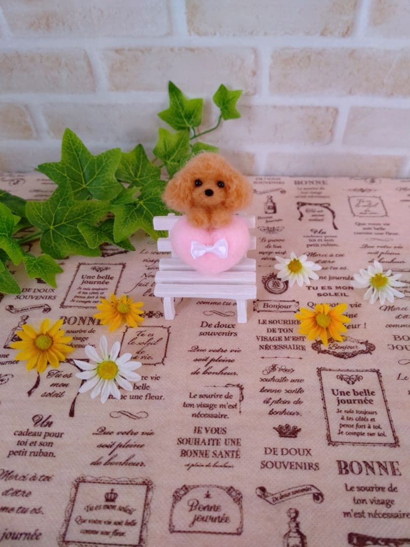 羊毛フェルト ハート乗りトイプーのブローチ♪