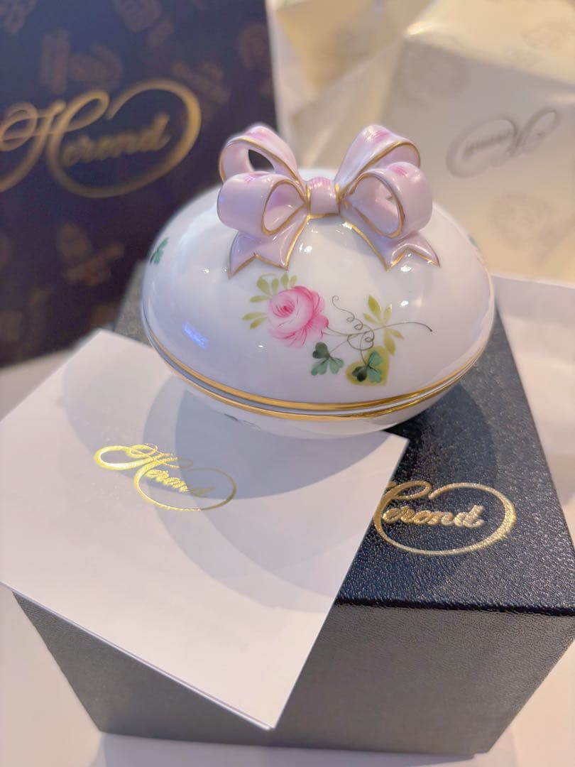 ヘレンド　新品未使用　ウイーンの薔薇シンプル　 ラウンドボックスリボン