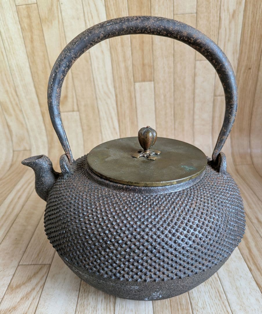 鋳鉄製　鉄瓶　龍文堂造　送料無料