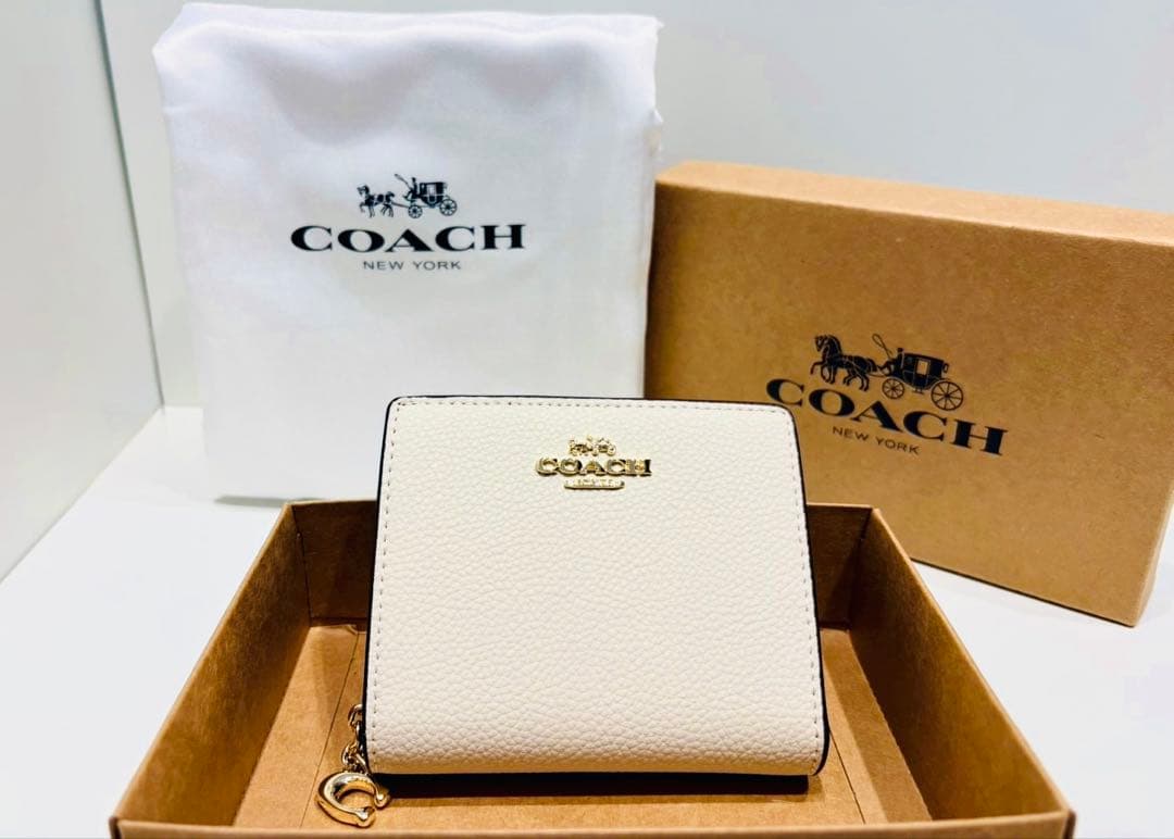 COACH ホワイト 二つ折り財布　c2862