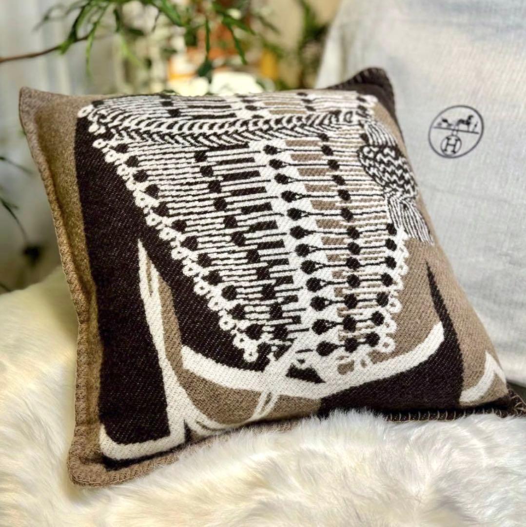 HERMES エルメス ブランデンブルク エコルセ クッション