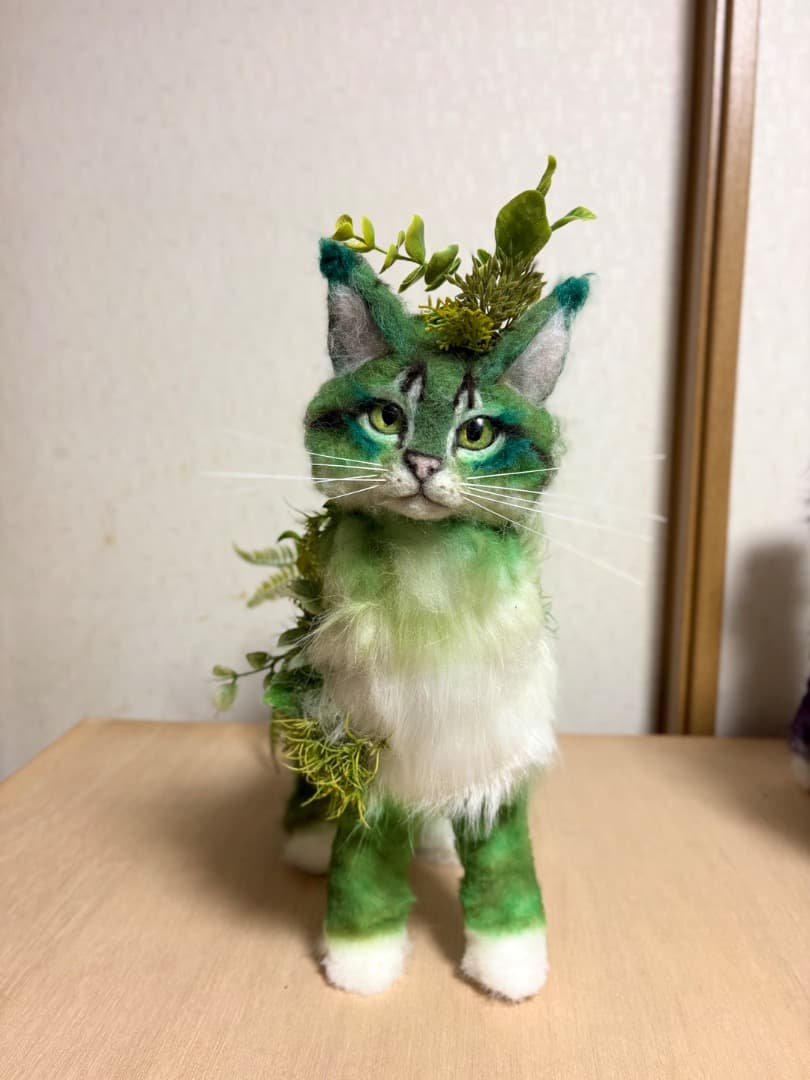 緑イメージ　猫アートドール【ハンドメイド　 羊毛フェルト ぬいぐるみ