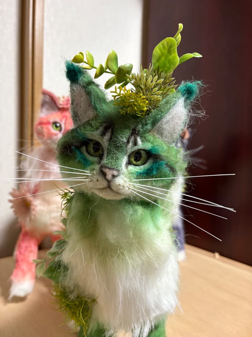 緑イメージ　猫アートドール【ハンドメイド　 羊毛フェルト ぬいぐるみ