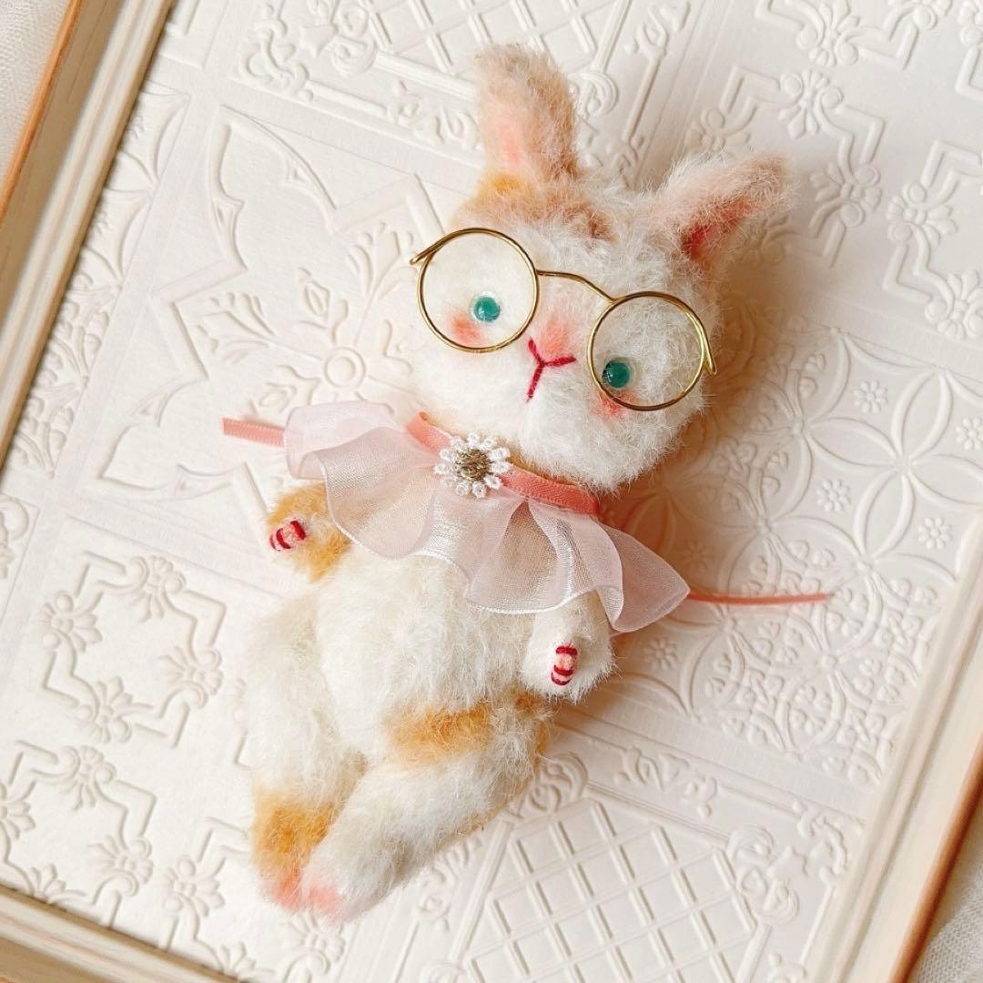 片方の靴下を忘れた仔兎 ぬいぐるみ ハンドメイド テディバニー 海外作家様