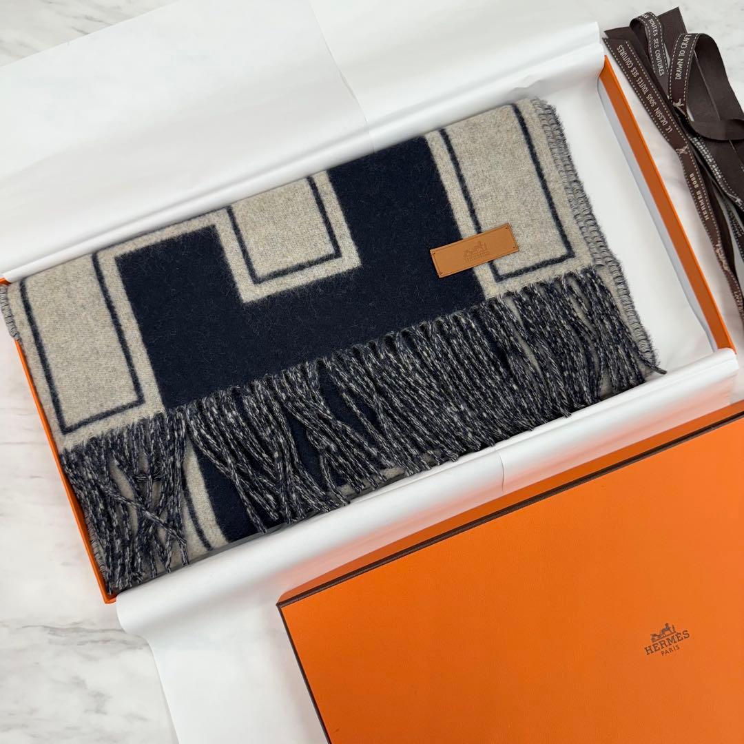 新品未使用　HERMES エルメス マフラー 《クレ・ドゥ・H》