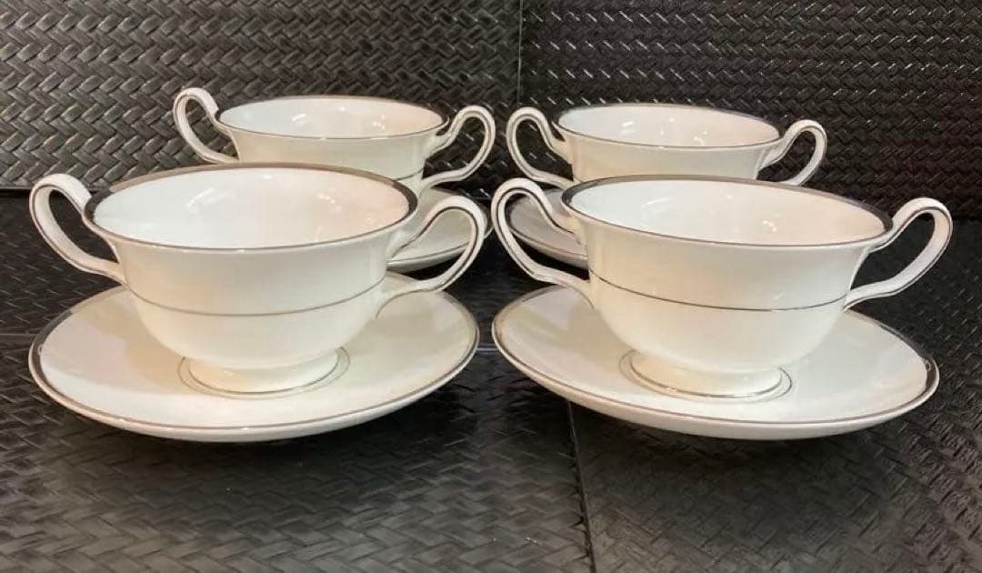 ウエッジウッド　黒壺　スープカップ 4個セット 白地 シルバーライン