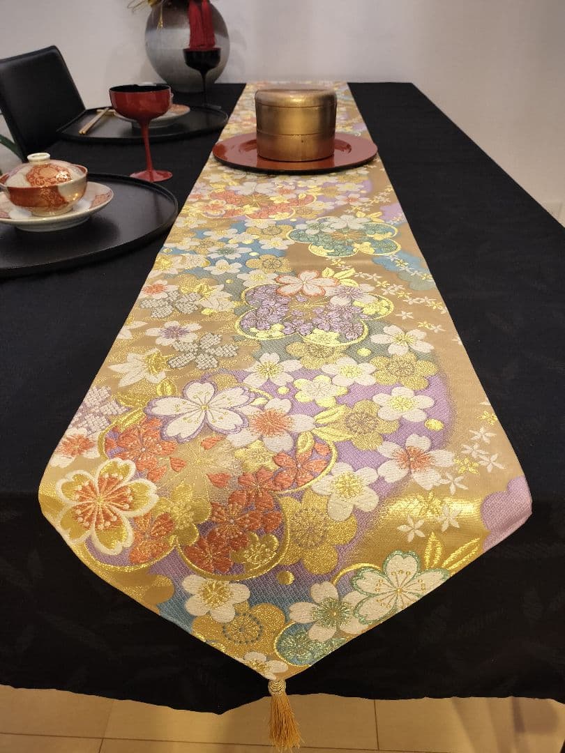 A952★逸品‼️豪華刺繍‼️ひな祭り‼️テーブルランナー2m13cm