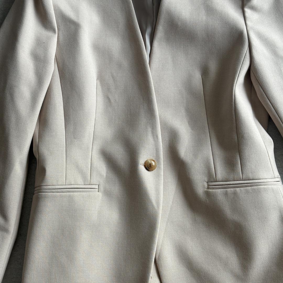 PLST プラステ ノーカラー スーツ セットアップ ベージュ Mサイズ