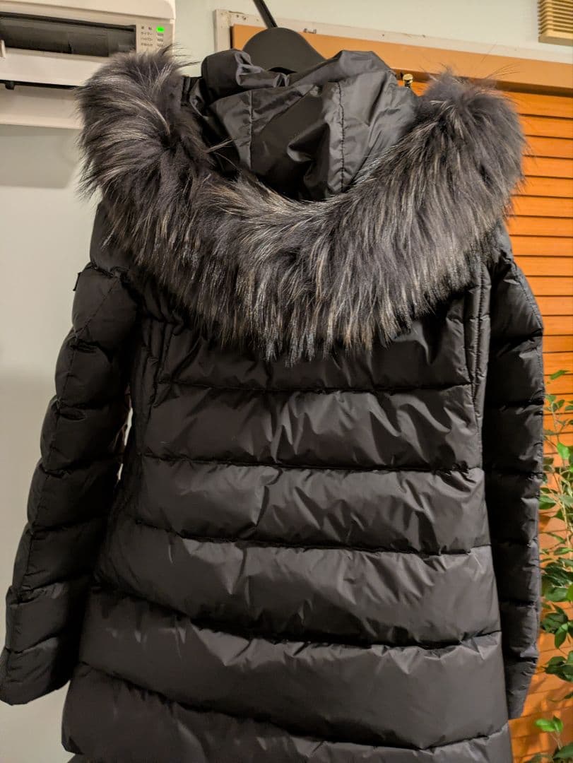 TATRAS ブラックダウンジャケット フード付き