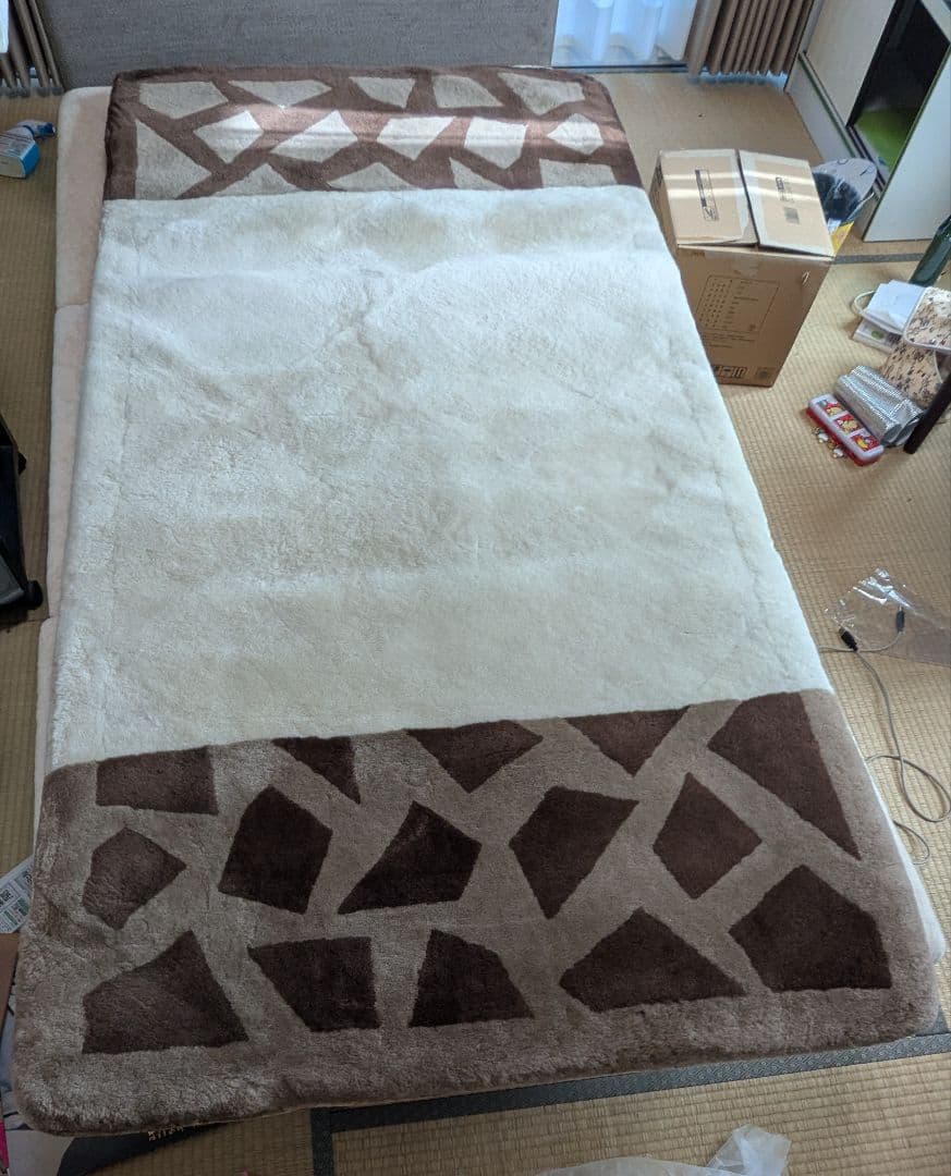 新品未使用　丸八真綿　高級毛皮敷き布団湿気取りソリュームT　ファートン