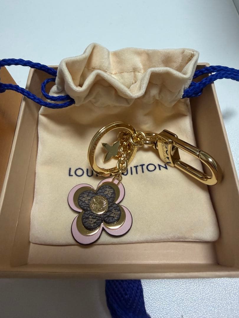 LOUIS VUITTON フラワーキーホルダー