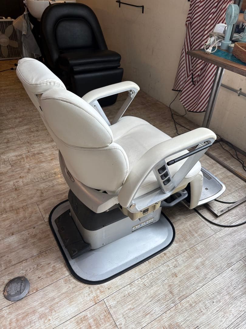 タカラベルモント　理容椅子　バーバーチェア