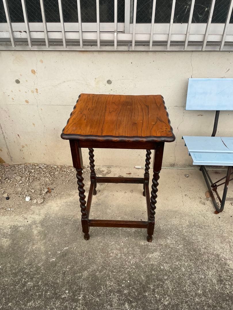 イギリスアンティーク家具　オケージョナルテーブル　英国　コーヒーテーブル