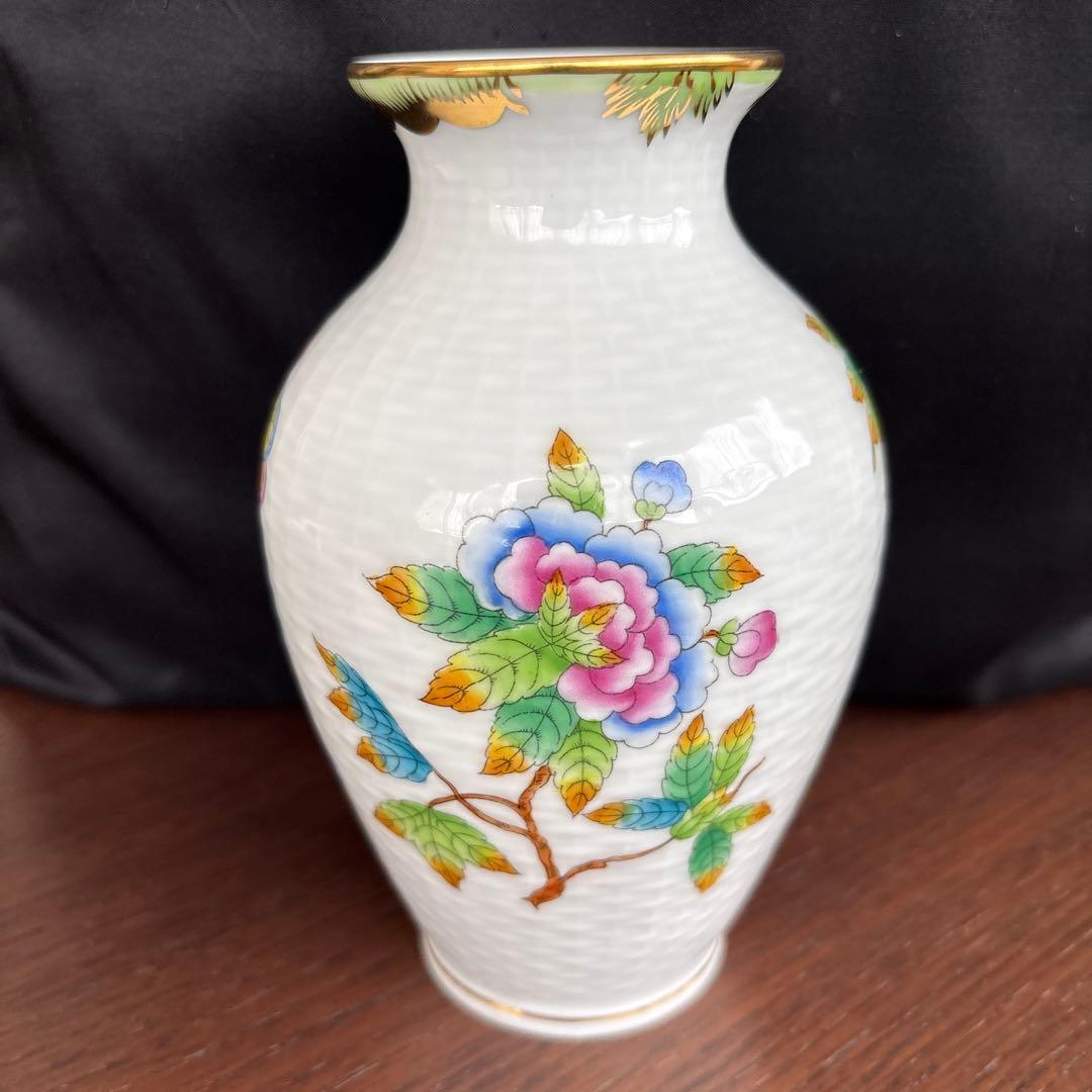 花と蝶の手描き陶磁器花瓶