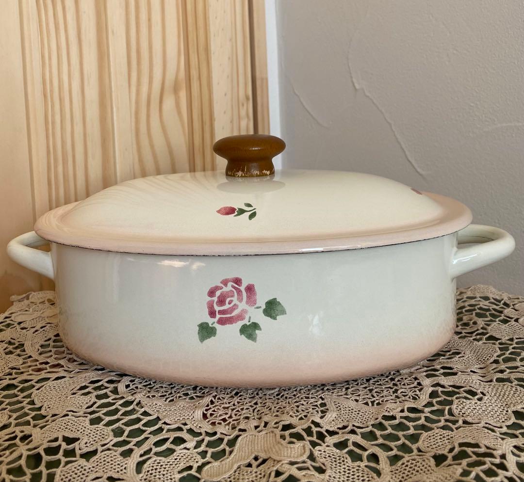 ☆マニーローズ☆ホーロー 両手鍋　オーバル　木製つまみ Many