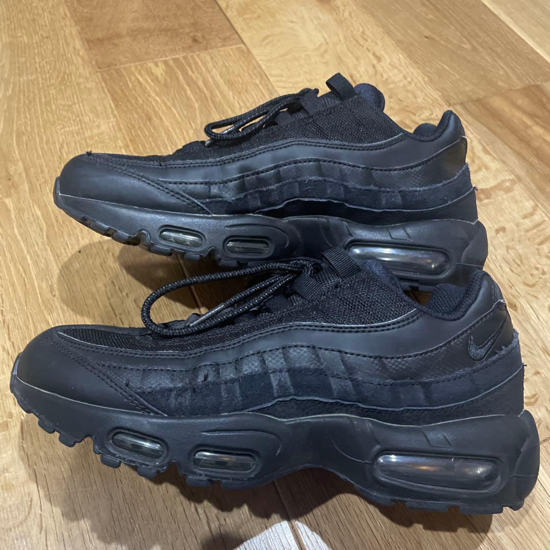 ナイキ エアマックス95 エッセンシャルトリプル ブラック2021年製
