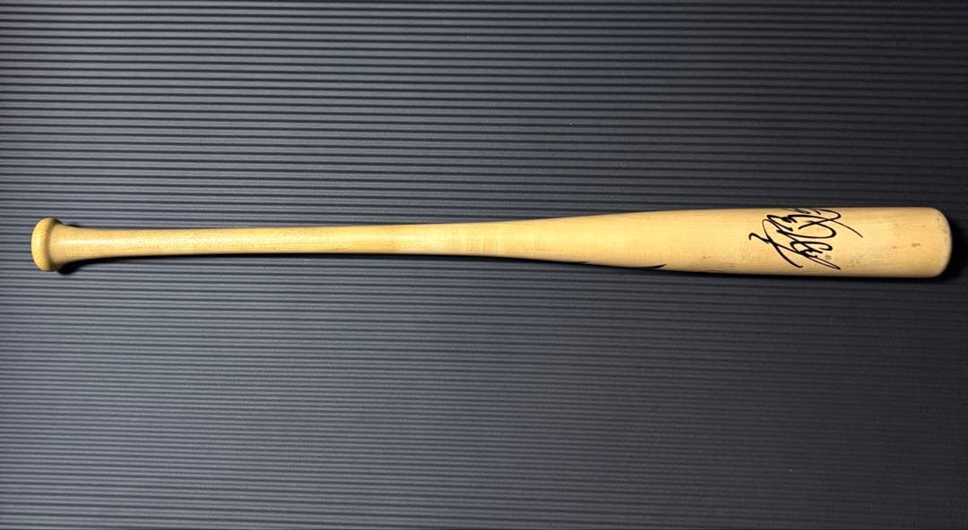 西川龍馬　実使用サイン入りNPB公認バット