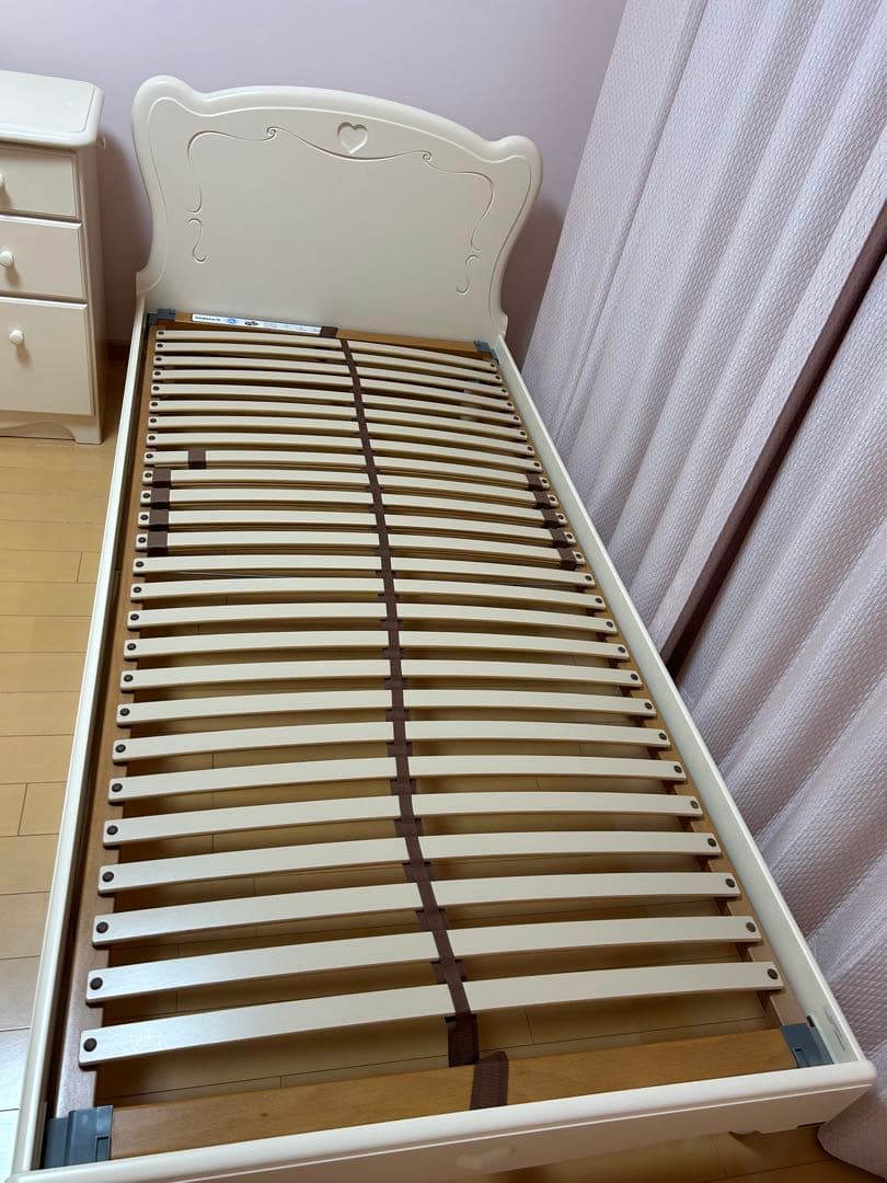 カリモク　ベッドフレーム　シングルサイズ