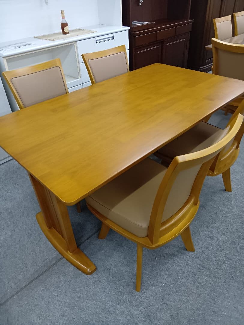 ダイニングチェア 回転椅子のみ販売です。