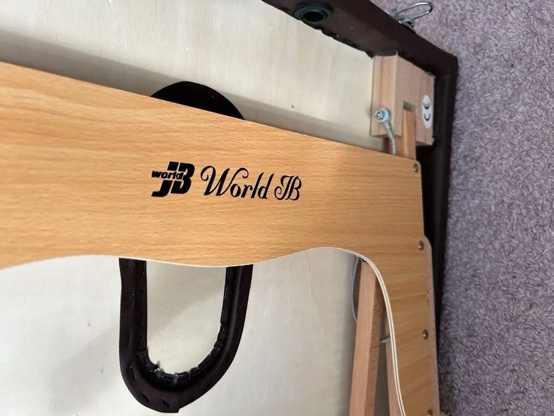 折りたたみ　マッサージベッド　world jb