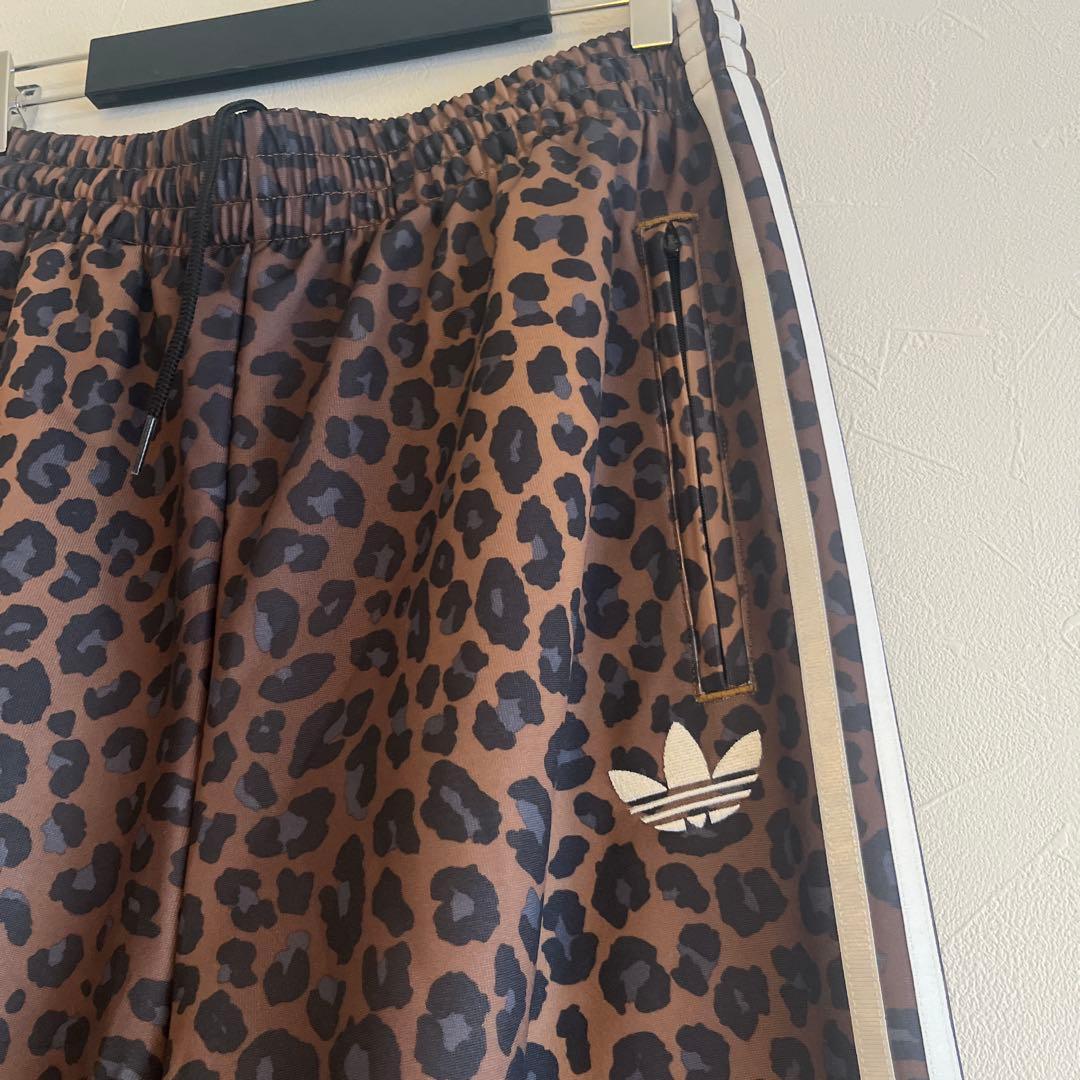 完売品　adidasレオパード トラックパンツ ABCマート限定