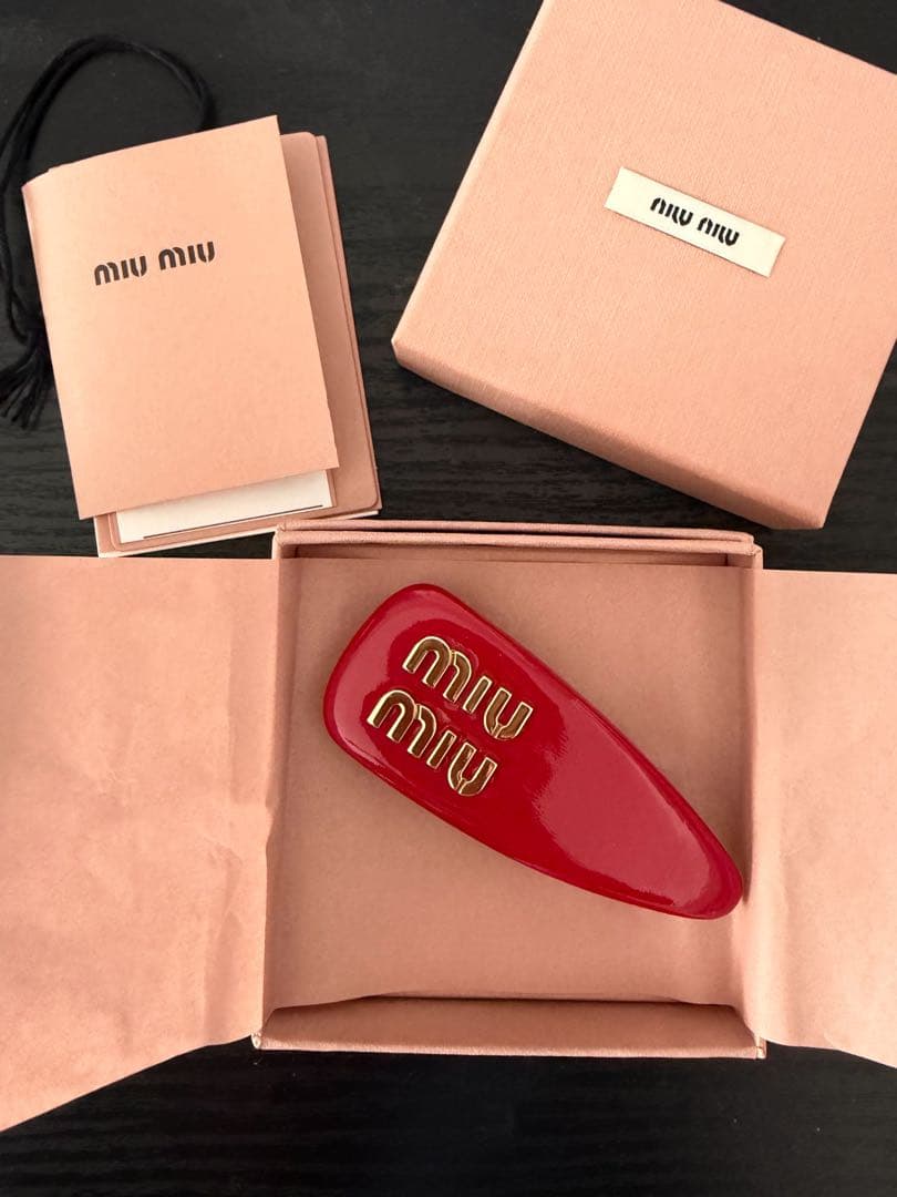 MIU MIU レッド ヘアピン