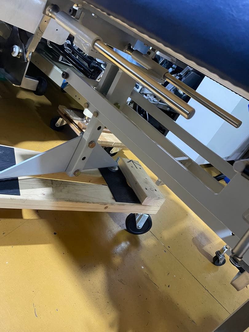 カイロプラクティック　ロイド402トムソンテーブル　トムソンベッド美品