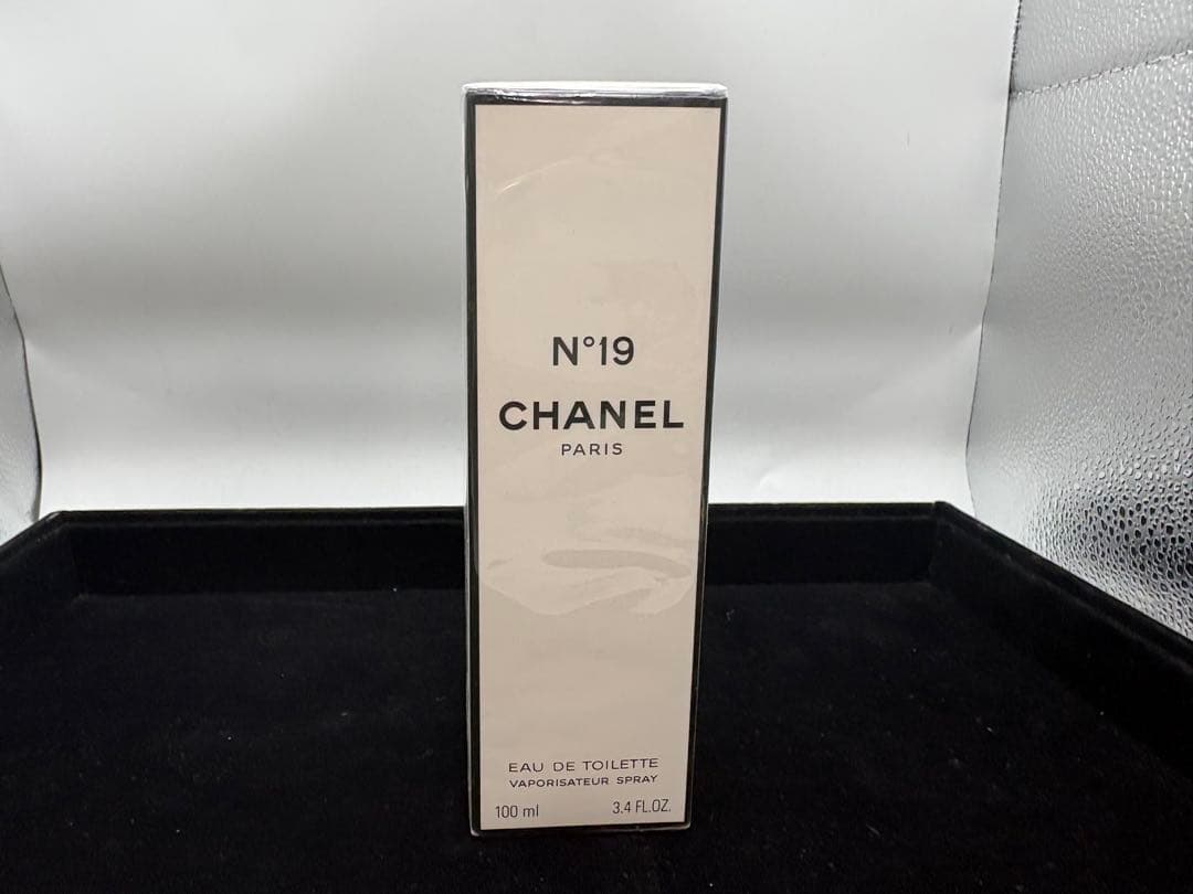 【新品未開封】　CHANEL シャネル　N°19 オードトワレ　香水　100ml