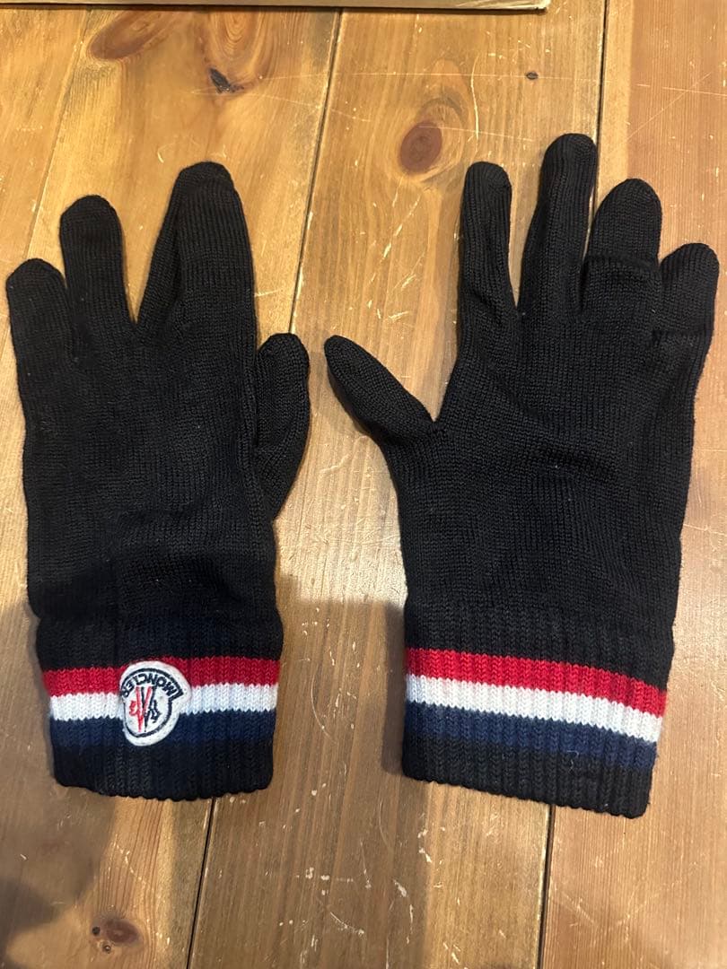 Moncler 黒 ストライプ 手袋