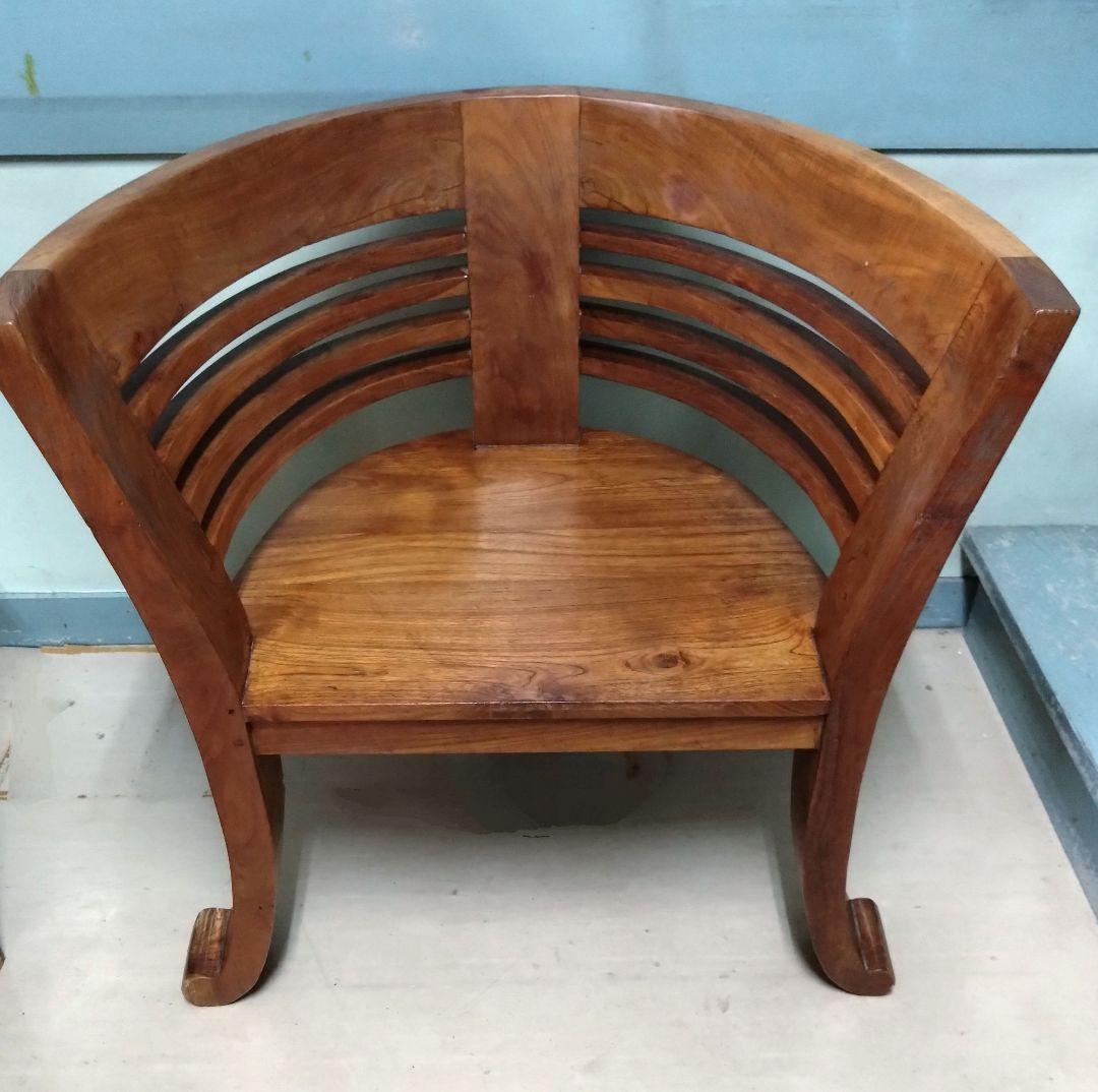 曲線美が美しいスタイリッシュなチェアー　重厚　頑丈　直接引取り歓迎