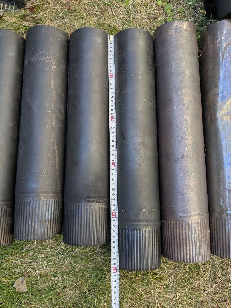 薪ストーブ　別売り煙突、煙突プロテクター、煙突スタンド付き　※脚欠品