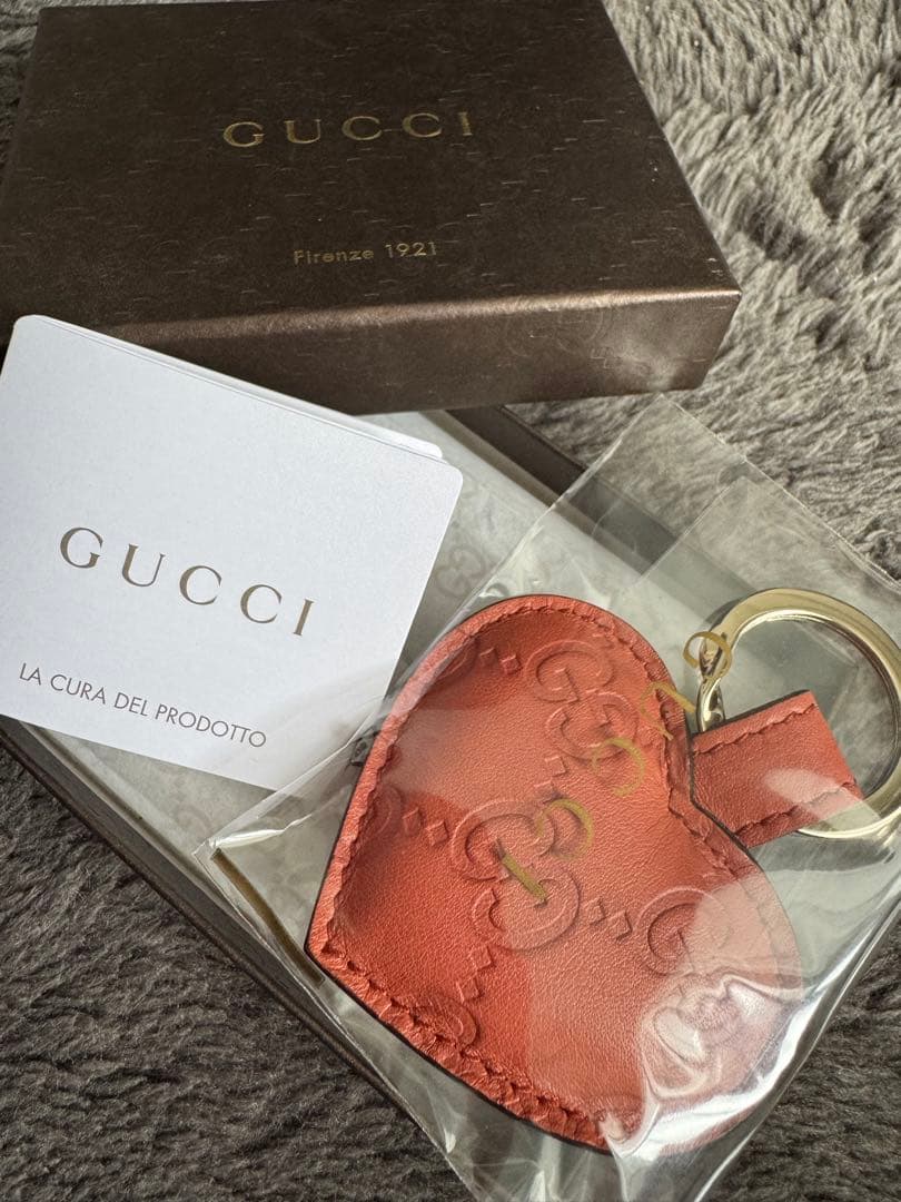 GUCCI ハート型レザーキーホルダー