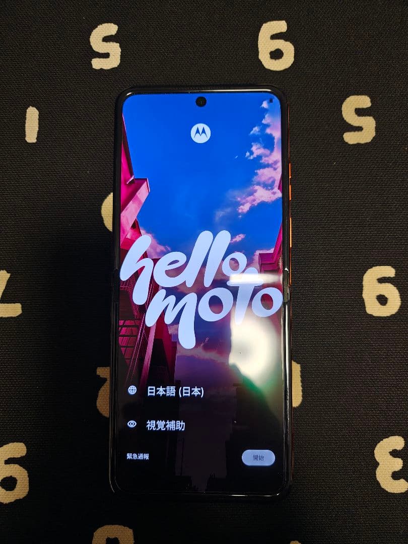 か*ん様 Motorola razr 50 SIMフリー　12+512GB オマ