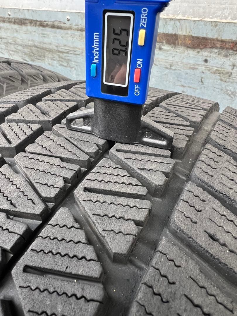 senaブリヂストンスタッドレス235／55R19 105Q深溝