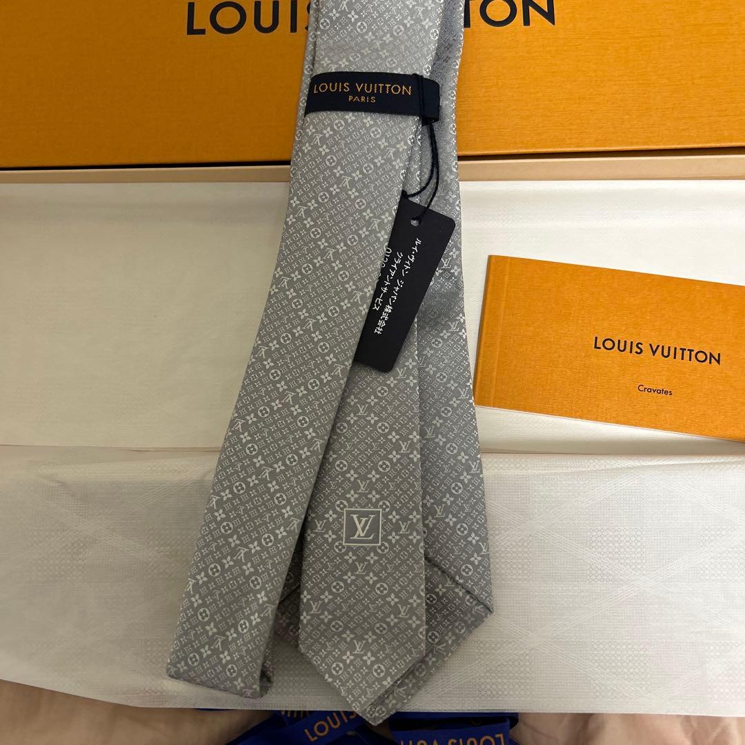 新品タグ付き　ネクタイ　モノグラム　グレー