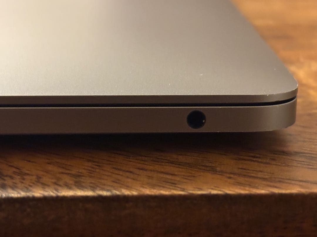 【智也】MacBook Pro 13インチ 2017 i5 シルバー