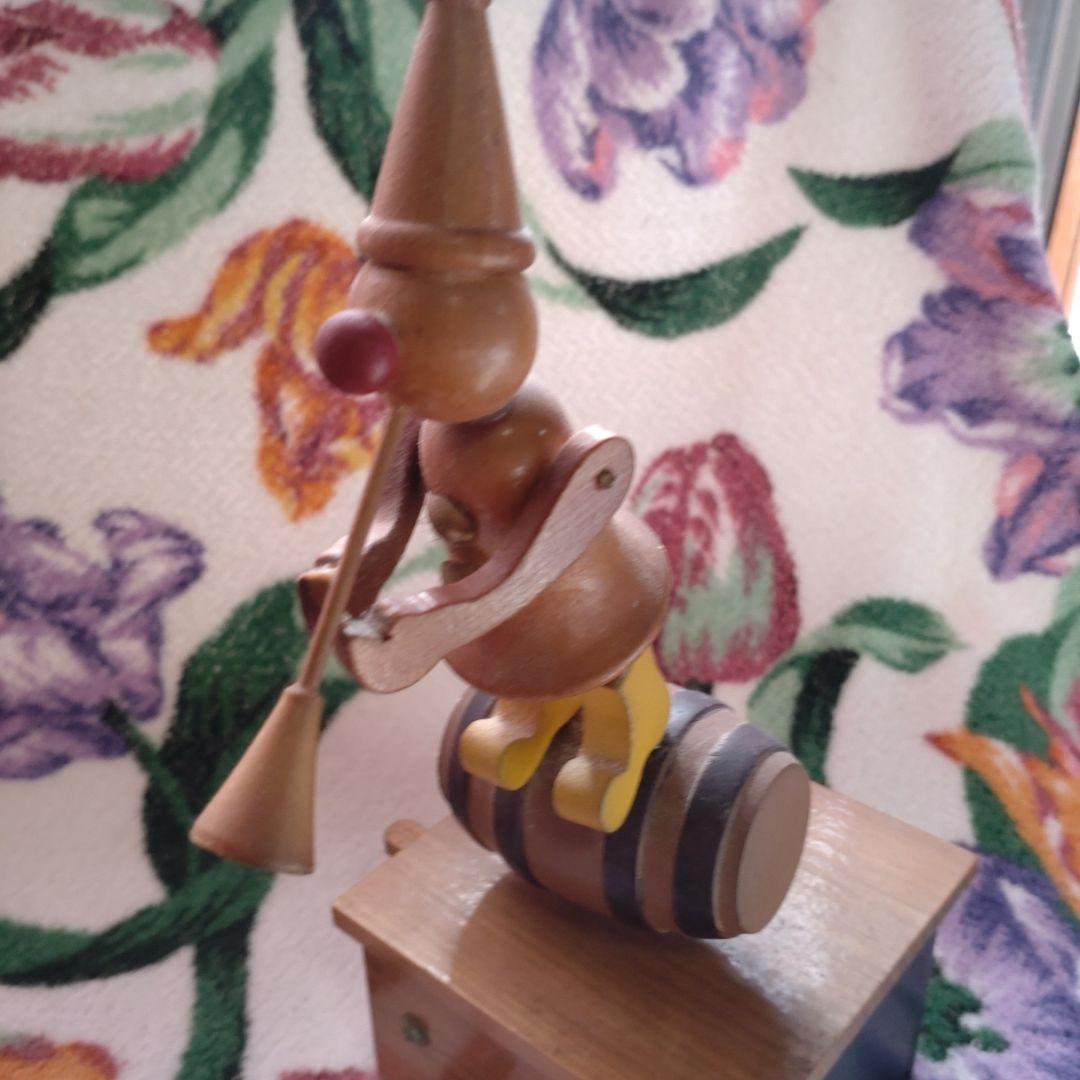 昔の　オルゴール　音は鳴ります。