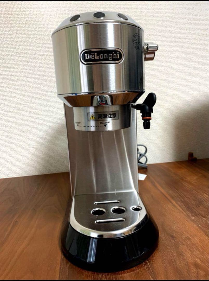 デロンギ　デディカ　エスプレッソ・カプチーノメーカー　EC680