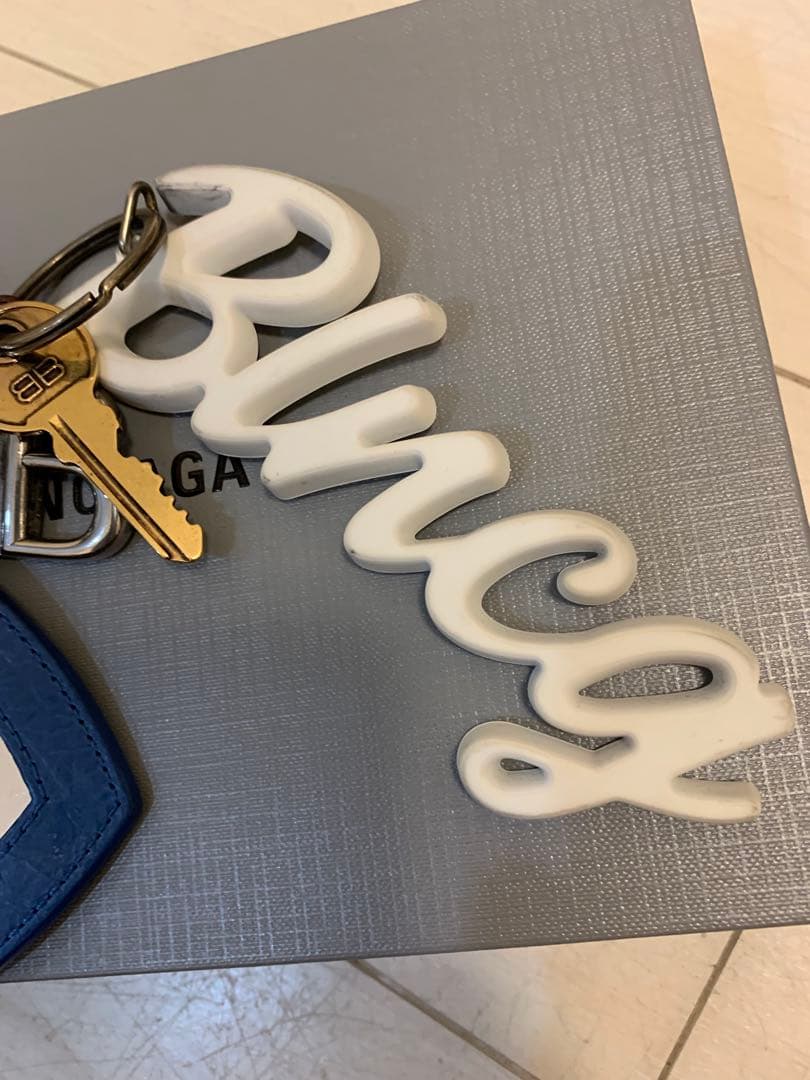 国内正規　人気カラー　バレンシアガ　チャーム　キーホルダー