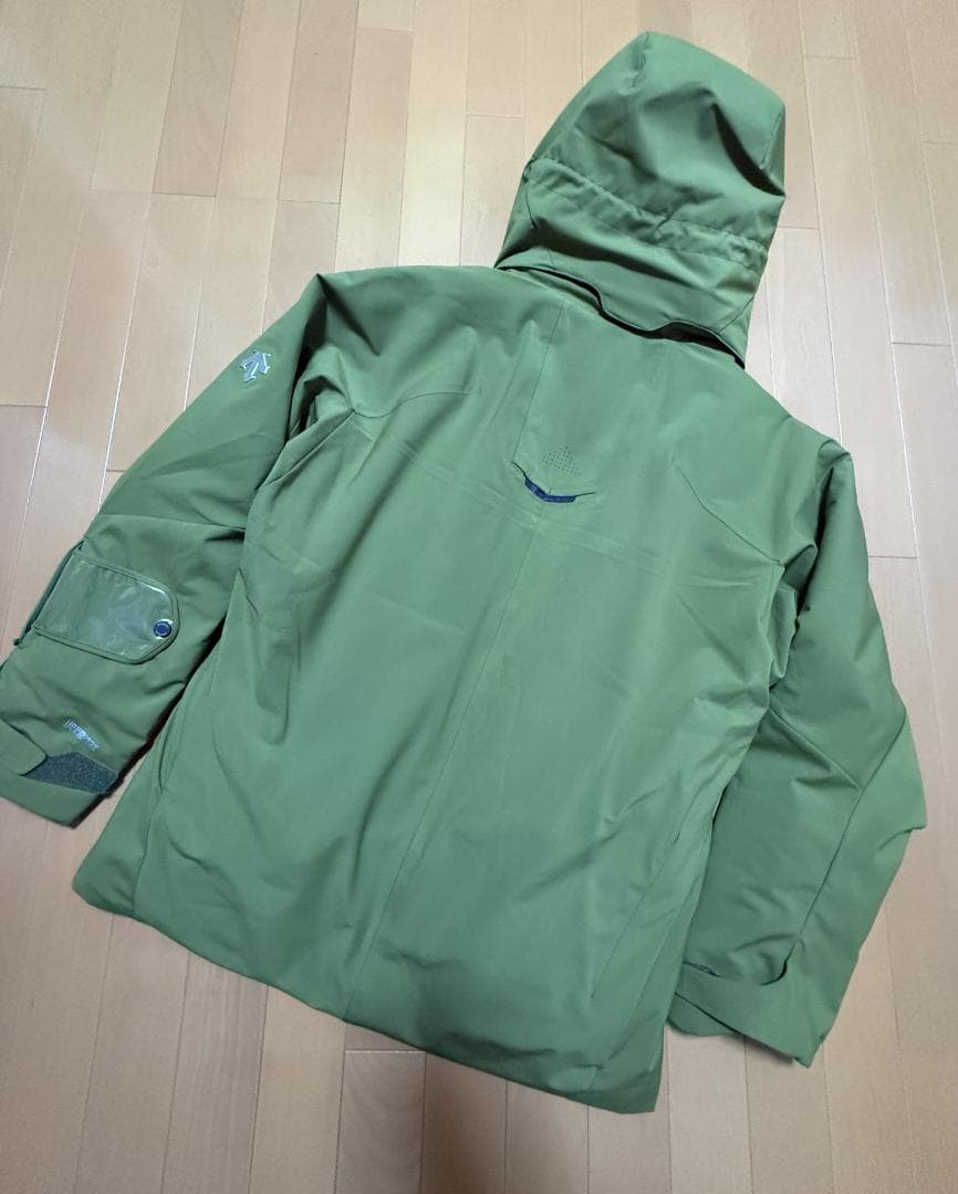 美品 デサント スキーウエアー ジャケット ＆ ビブ パンツ DESCENTE