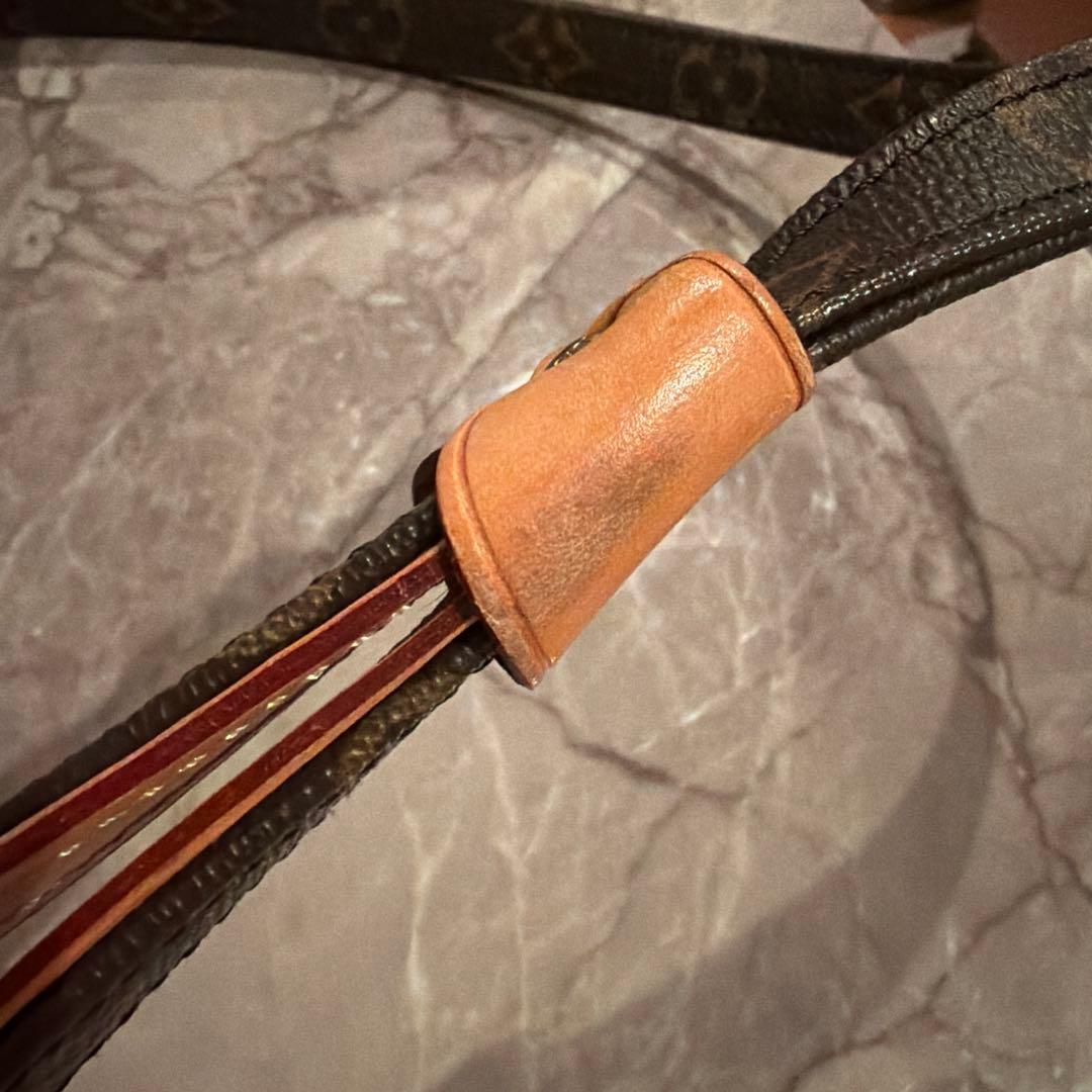 Louis Vuitton ブラウンレザーリード