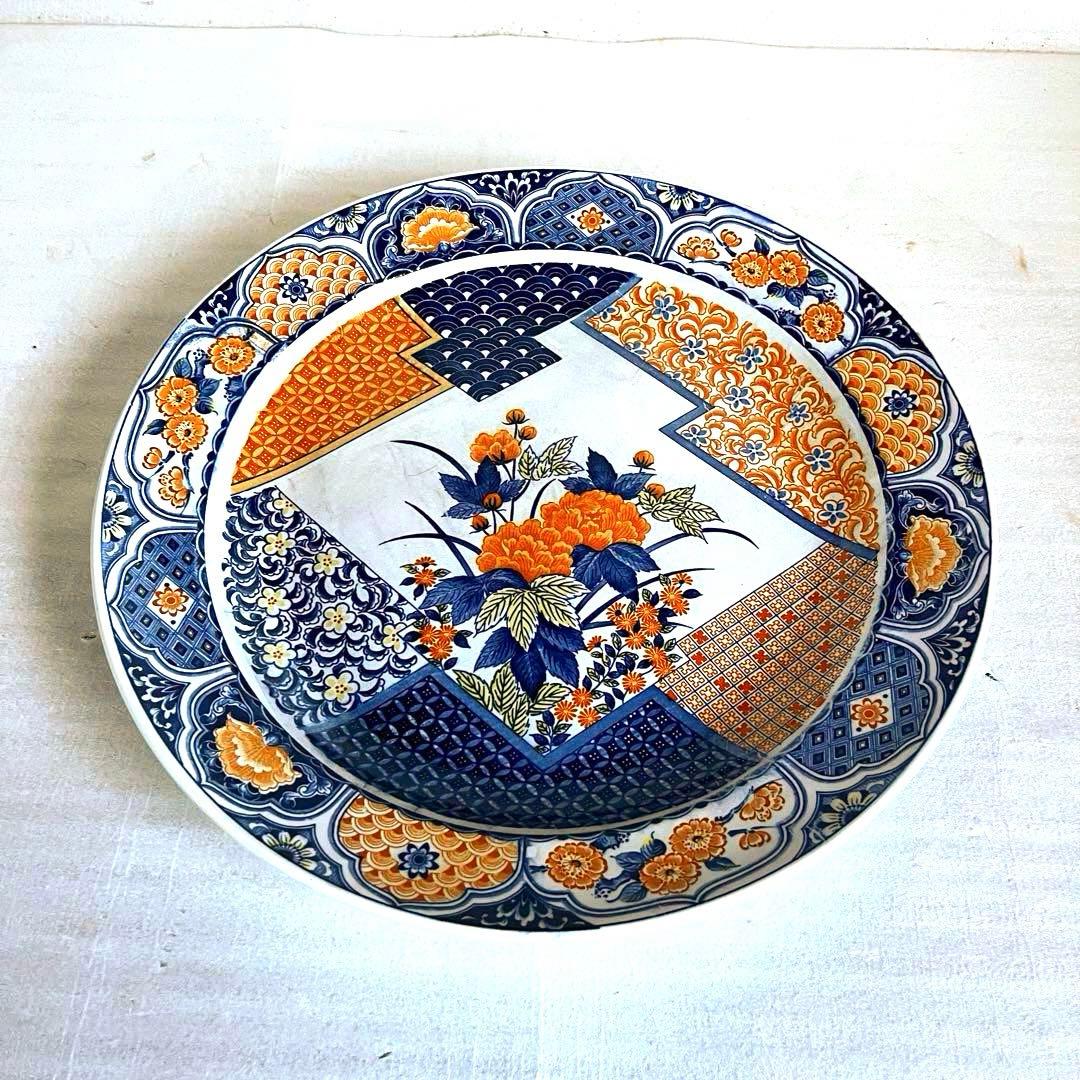 アンティーク　古伊万里　大皿　朱色と藍色がバランス良く混じり合う柄