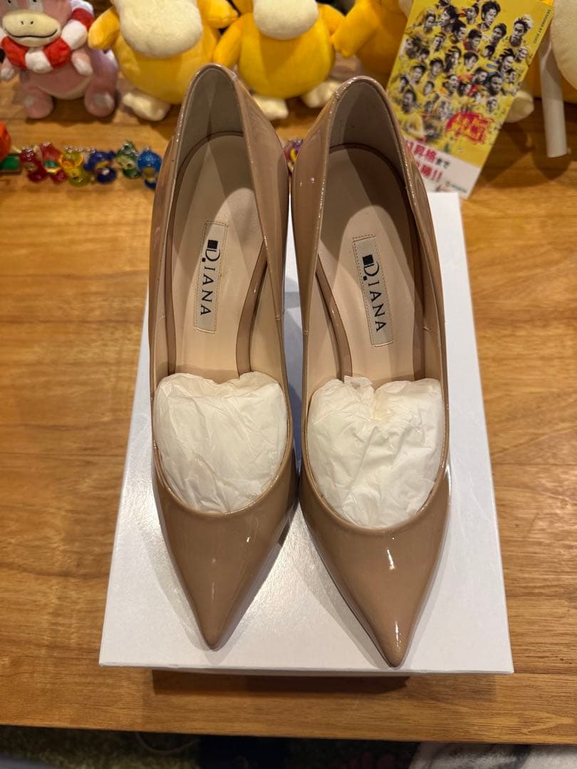 DIANA ベージュ ポインテッドトゥ ハイヒール