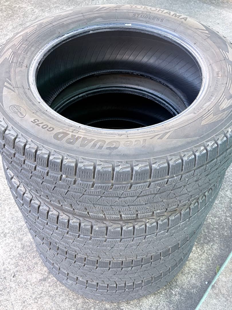 235/65R18 ヨコハマ G075 スタッドレスタイヤ 4本