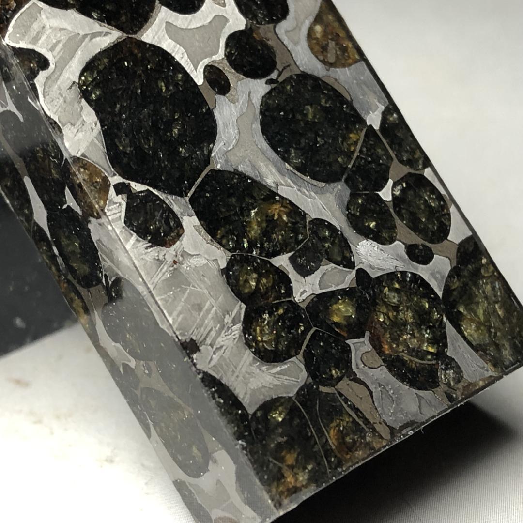 パラサイト隕石 隕石　石鉄隕石　セリコ隕石 美品　重さ約72ｇ　台付