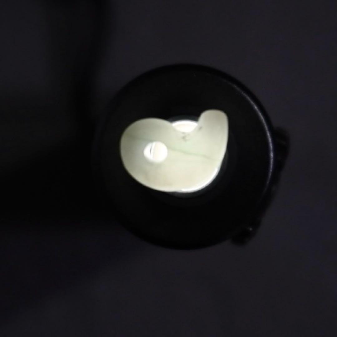 糸魚川翡翠　圧砕氷翡翠ミニ勾玉　【白】　証明書付き