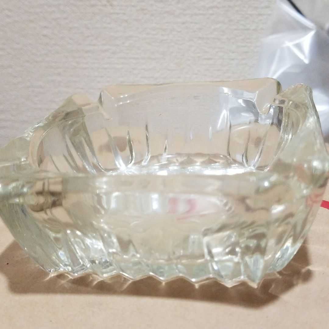ガラスの灰皿