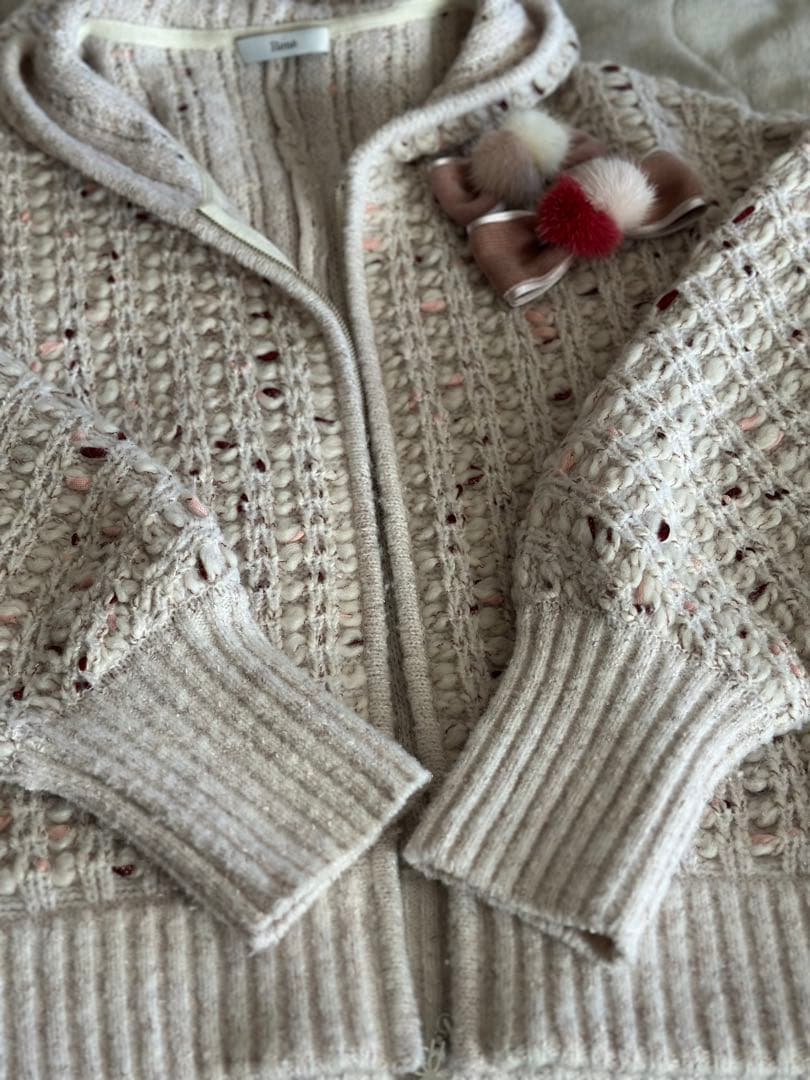 ルネ　2025秋冬ニットパーカー　リボンブローチ２個付　こんにちは様‼️