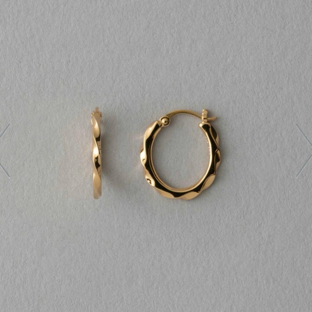 ete ツイストフープピアス　ゴールド
