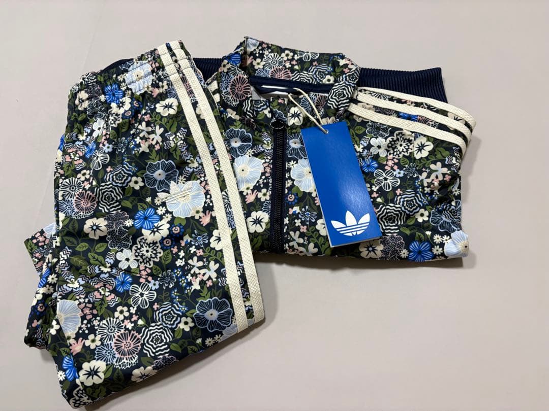 お値下げ中【新品タグ付き】adidas トラックスーツ ジャージ ベビー ウェア